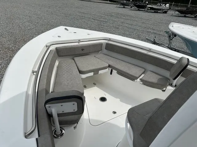 Slide: The Image of Sea Pro 242 2024 - 12