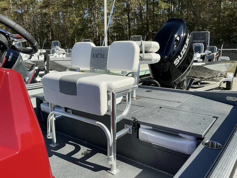 Slide: The Image of 2025 Excel Bay Pro 220 ELITE boat with Suzuki engine, featuring comfortable seating. - 7