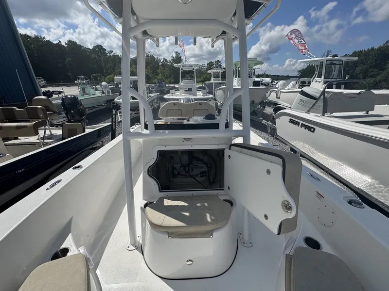 Slide: The Image of Sea Pro 202 Center Console 2024 - 16