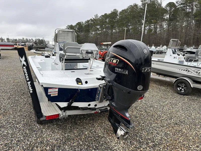 Slide: The Image of 2025 Xpress Hyper-Lift Series H22B boat with Yamaha 175 engine on display. - 3
