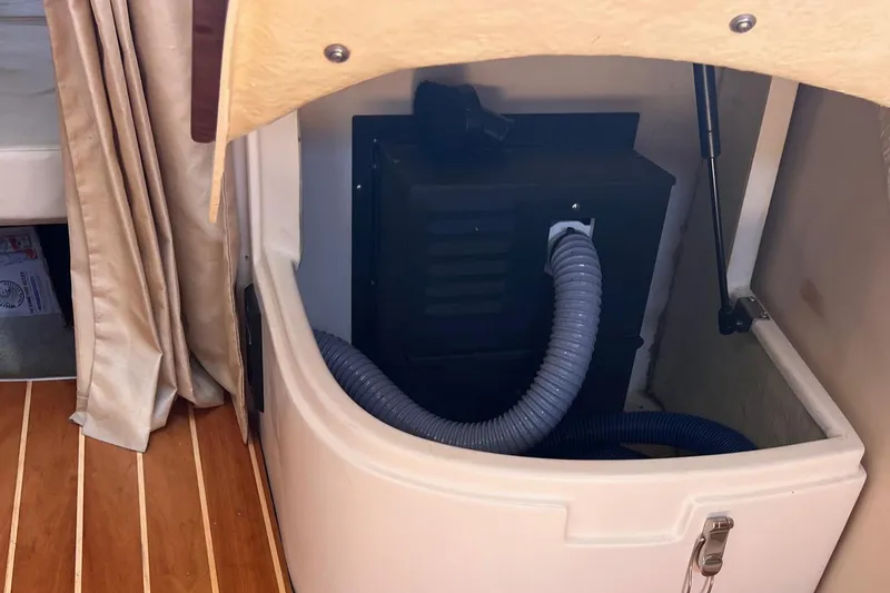 Slide: The Image of 2006 Regal 3360 Window Express interior with storage compartment and hose. - 18