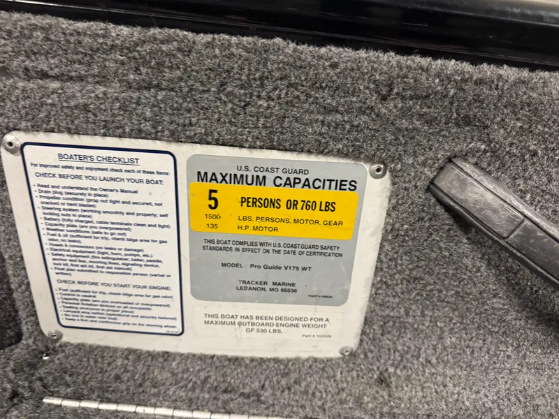 Slide: The Image of 2014 Tracker Pro Guide V-175 WT capacity plate, 5 persons or 760 lbs limit. - 7