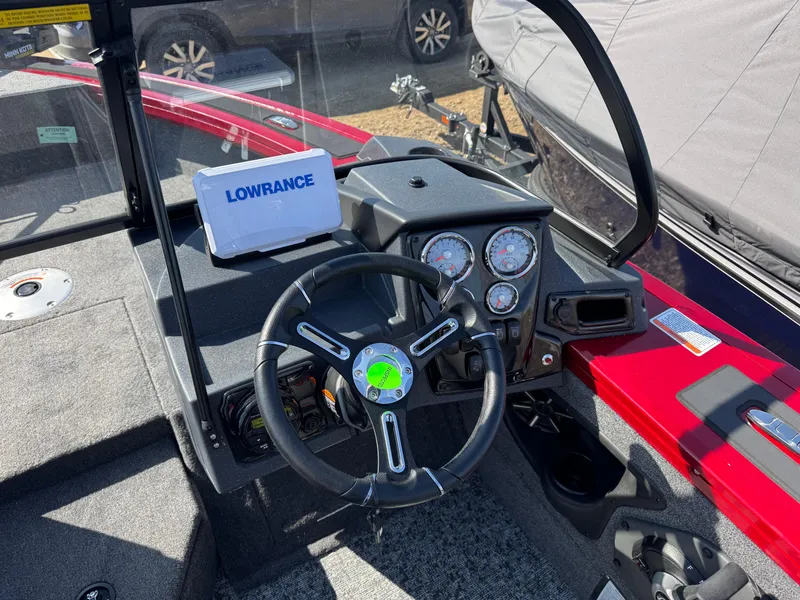 Slide: The Image of Tracker Targa V-18 WT 2025 - 7