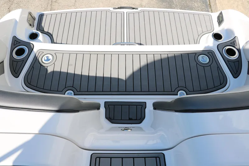 Slide: The Image of 2018 Yamaha Boats AR240 HO swim platform with gray decking and cup holders. - 31