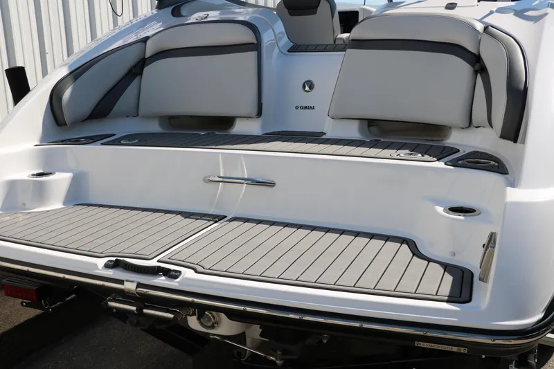 Slide: The Image of 2018 Yamaha Boats AR240 HO rear deck with seating and swim platform. - 4