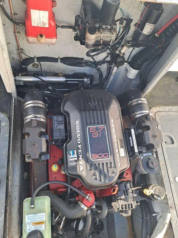 Slide: The Image of Volvo Penta engine in 2000 Osprey 26 Fisherman boat, detailed view. - 14