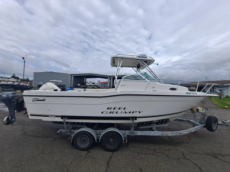Slide: The Image of 2000 Seaswirl 2501 boat on trailer, overcast sky, side view. - 7