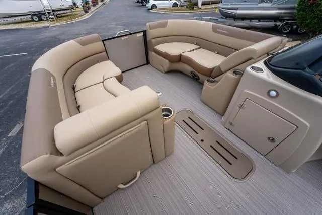 Slide: The Image of Veranda VR22RC Luxury Tri-Toon 2023 - 11