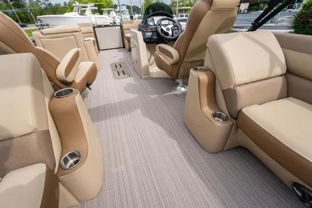 Slide: The Image of Veranda VR22RC Luxury Tri-Toon 2023 - 18