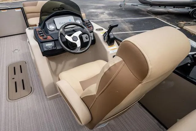 Slide: The Image of Veranda VR22RC Luxury Tri-Toon 2023 - 19