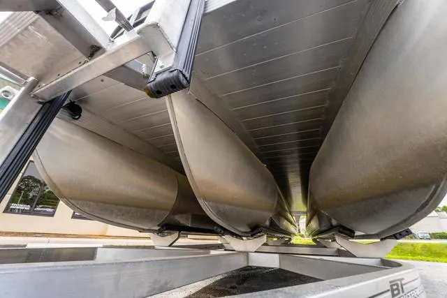 Slide: The Image of Veranda VR22RC Luxury Tri-Toon 2023 - 7