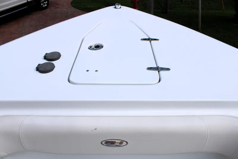 Slide: The Image of 2022 Sea Hunt Gamefish 27 boat deck with coffin box, white finish. - 39