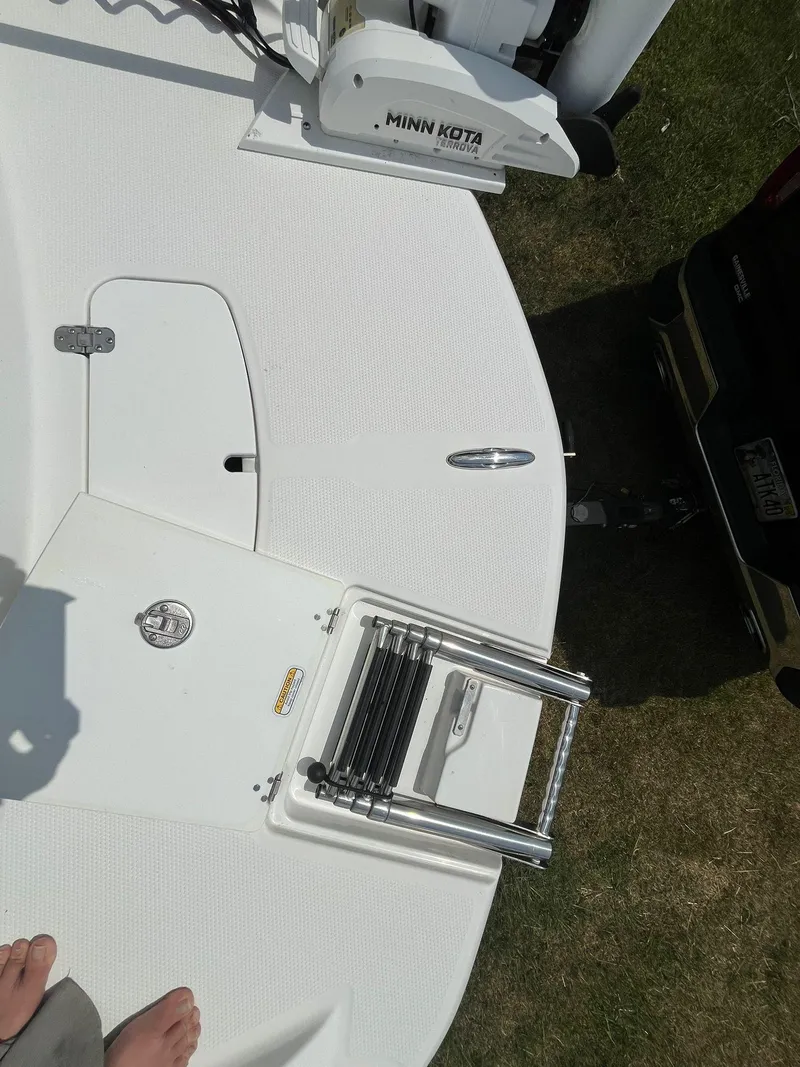 Slide: The Image of 2020 Tahoe 2150 CC boat deck with Minn Kota trolling motor and ladder. - 35
