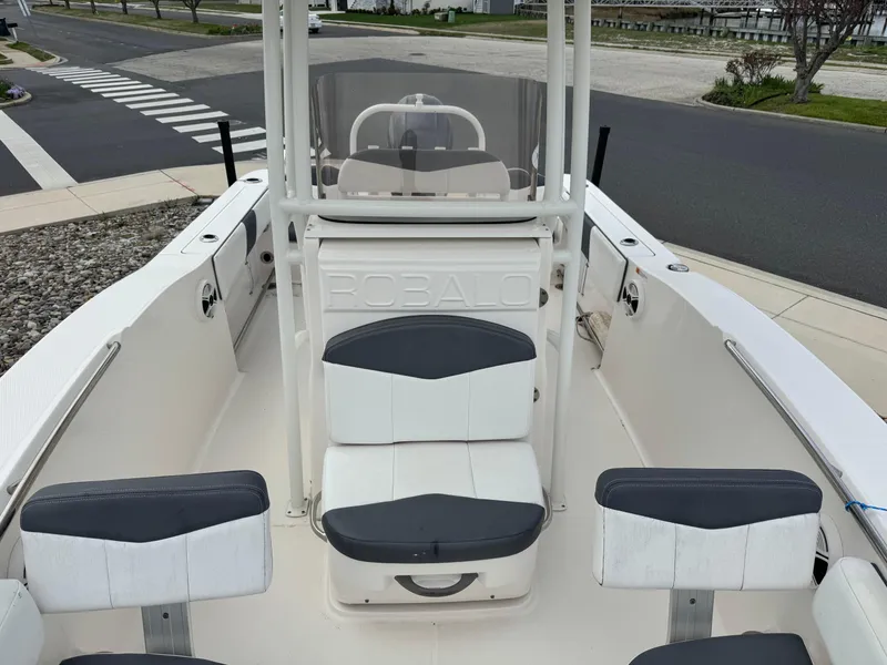 Slide: The Image of 2018 Robalo R200 Center Console boat with seating and console view. - 4