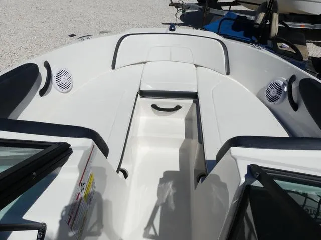 Slide: The Image of Sea Ray SPX 190 2018 - 10