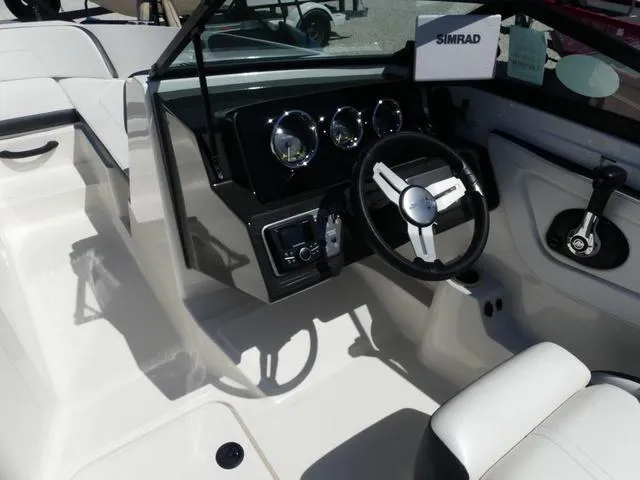 Slide: The Image of Sea Ray SPX 190 2018 - 12