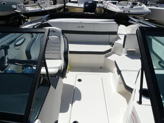 Slide: The Image of Sea Ray SPX 190 2018 - 13