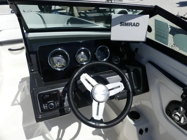 Slide: The Image of Sea Ray SPX 190 2018 - 5