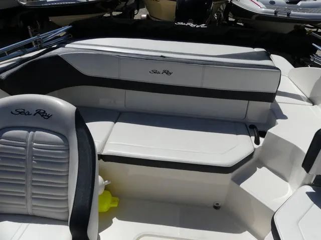 Slide: The Image of Sea Ray SPX 190 2018 - 8