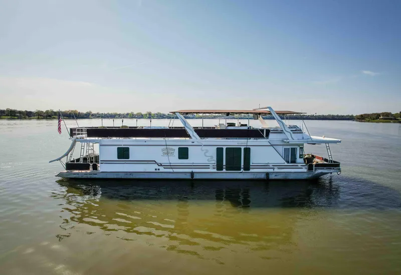 Slide: The Image of 1999 Sumerset houseboat on calm water under clear blue sky. - 3