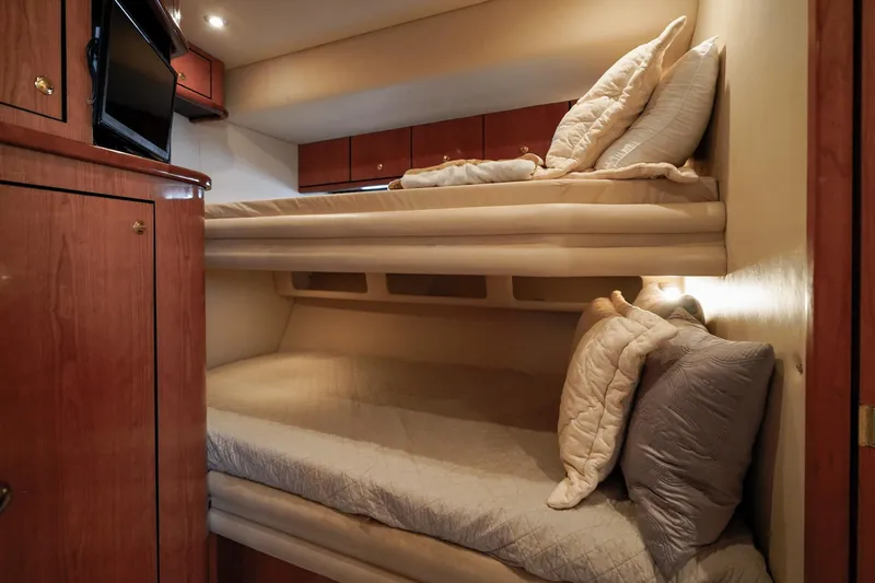 Slide: The Image of Interior cabin of 2000 Sea Ray 510 Sundancer with cozy bunk beds. - 21