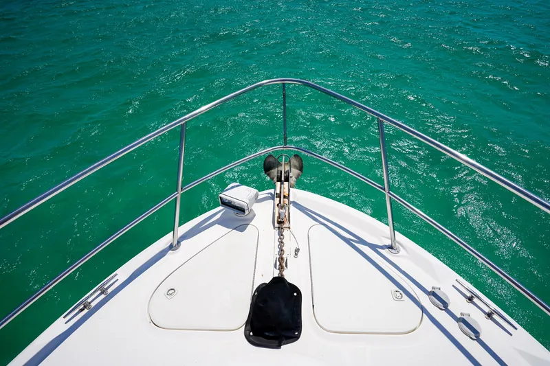 Slide: The Image of Bow of 2000 Sea Ray 510 Sundancer yacht on turquoise water. - 30