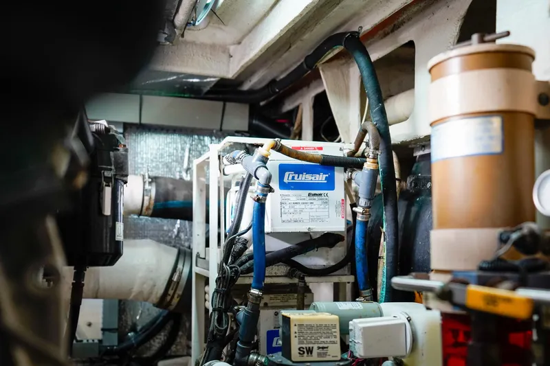 Slide: The Image of Engine room of 2000 Sea Ray 510 Sundancer with Cruisair system and various mechanical components. - 40