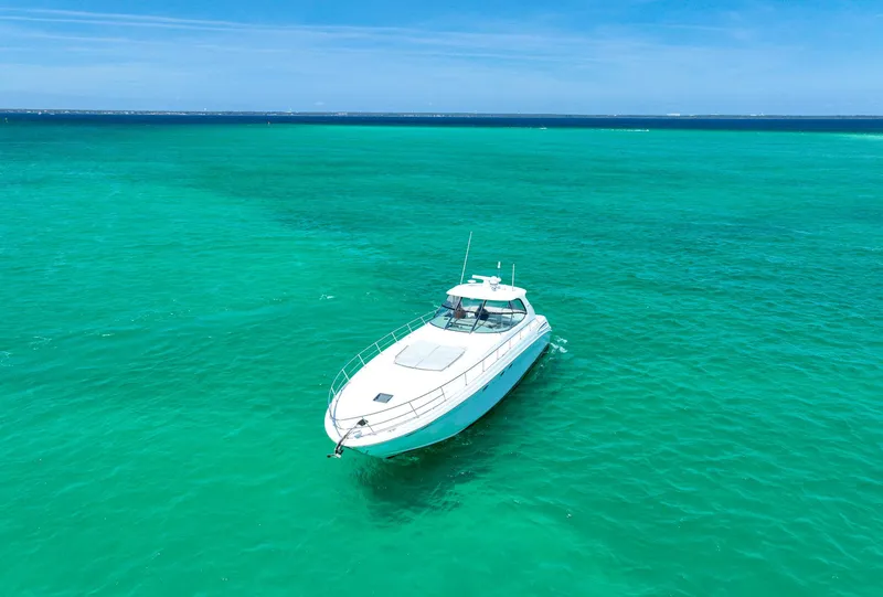 Slide: The Image of Sea Ray 510 Sundancer 2000 yacht cruising on clear turquoise waters under a blue sky. - 43