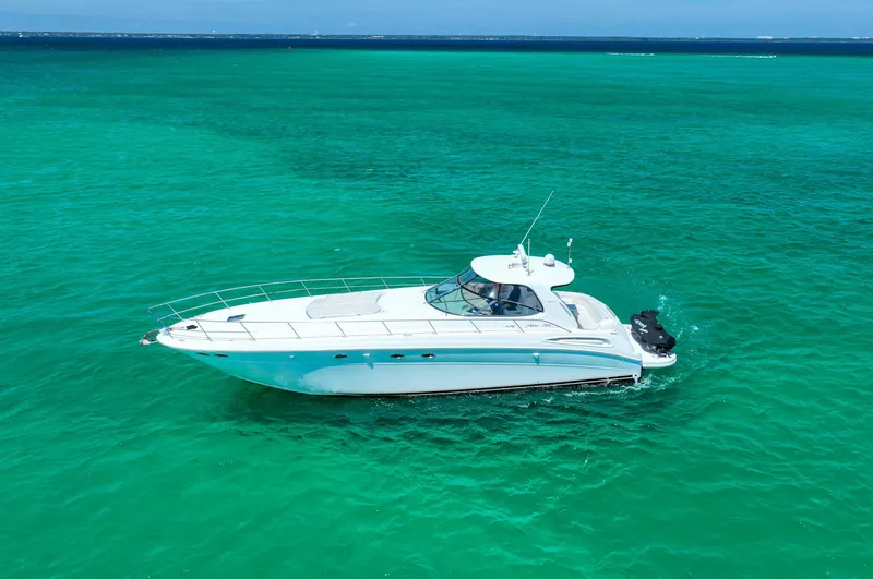 Slide: The Image of Sea Ray 510 Sundancer 2000 yacht cruising on clear turquoise waters. - 44