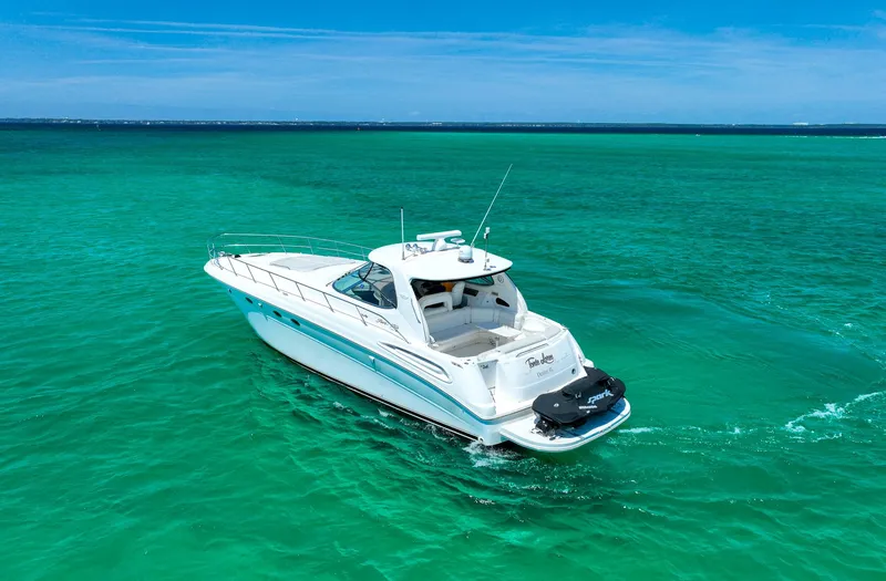 Slide: The Image of Sea Ray 510 Sundancer 2000 yacht cruising on clear turquoise waters. - 45