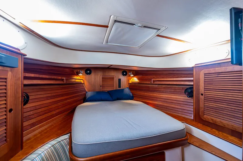 Slide: The Image of Hinckley Yachts Picnic Boat 37 MKIII 2018 - 20