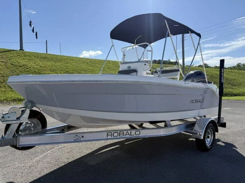 The Image of Robalo R160 Center Console 2025 - 1