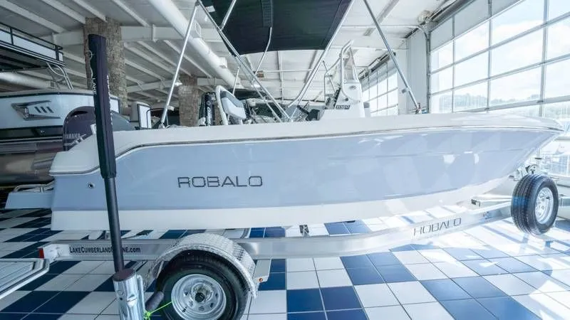 Slide: The Image of Robalo R160 Center Console 2025 - 11