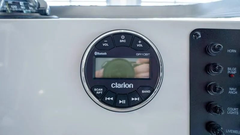 Slide: The Image of Robalo R160 Center Console 2025 - 12