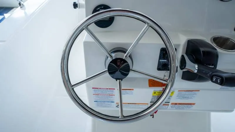 Slide: The Image of Robalo R160 Center Console 2025 - 14