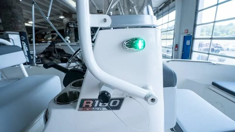 Slide: The Image of Robalo R160 Center Console 2025 - 15