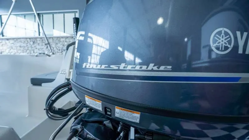 Slide: The Image of Robalo R160 Center Console 2025 - 19