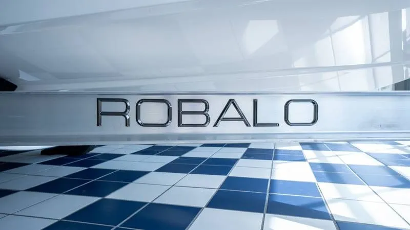 Slide: The Image of Robalo R160 Center Console 2025 - 27