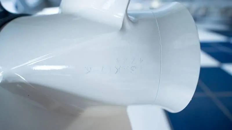 Slide: The Image of Robalo R160 Center Console 2025 - 33