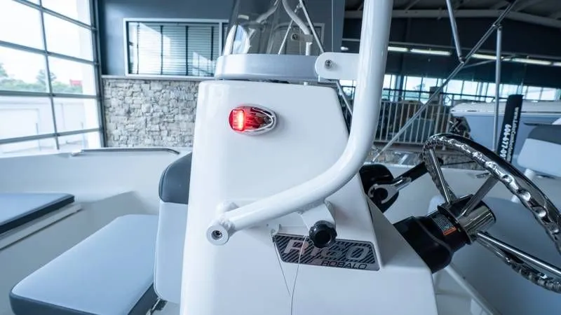Slide: The Image of Robalo R160 Center Console 2025 - 34