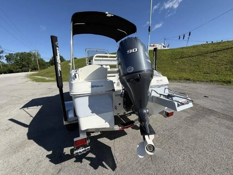 Slide: The Image of Robalo R160 Center Console 2025 - 4