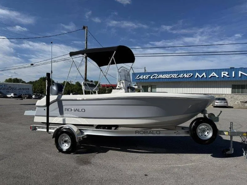 Slide: The Image of Robalo R160 Center Console 2025 - 42