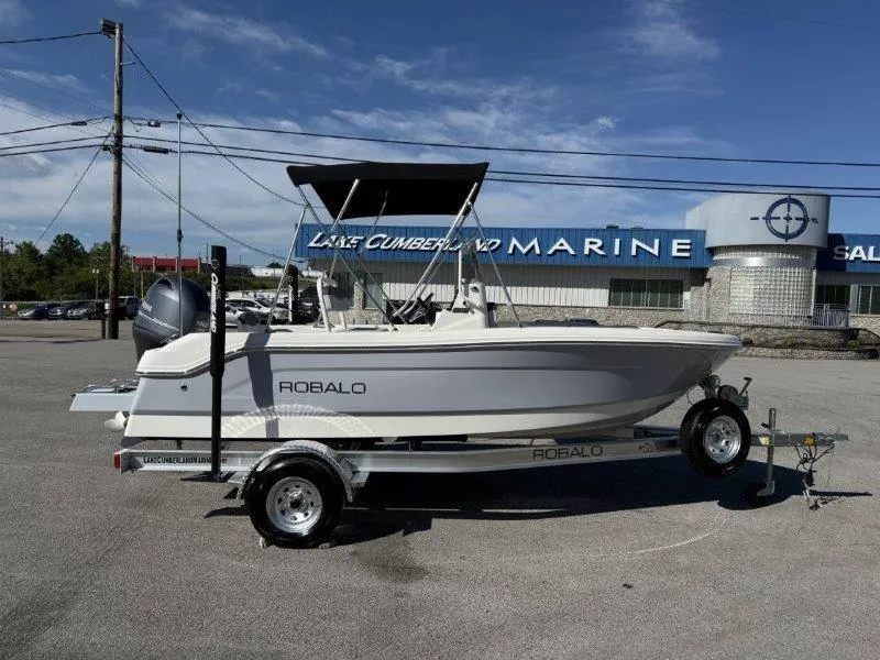 Slide: The Image of Robalo R160 Center Console 2025 - 43