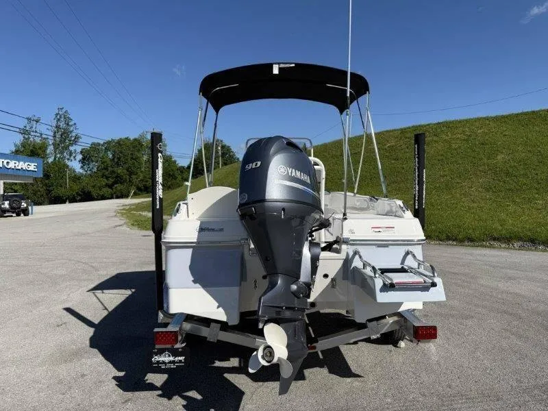 Slide: The Image of Robalo R160 Center Console 2025 - 47