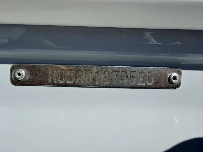 Slide: The Image of Robalo R160 Center Console 2025 - 50
