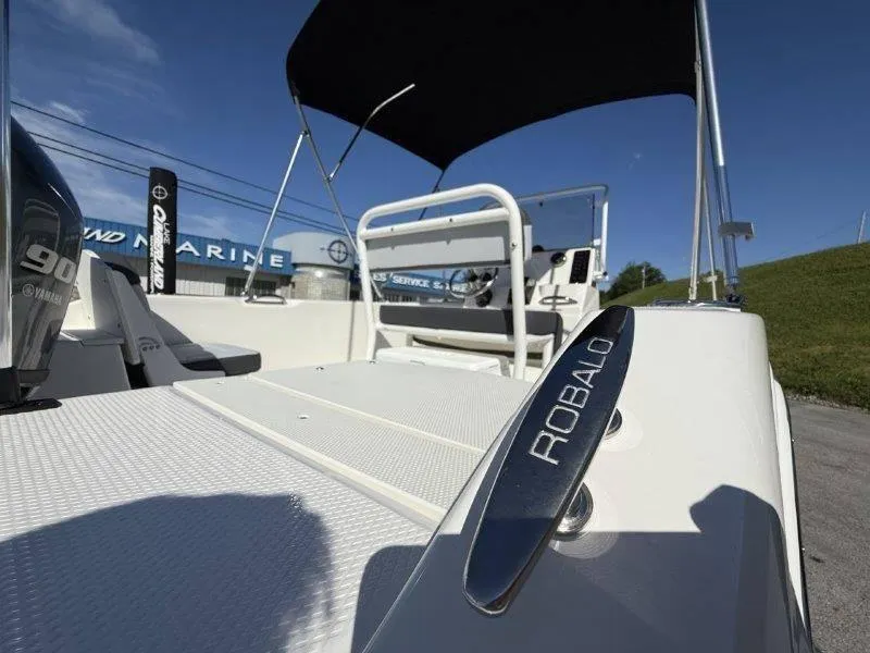 Slide: The Image of Robalo R160 Center Console 2025 - 53