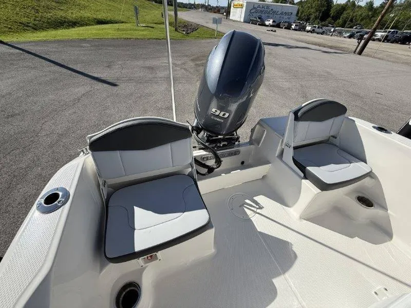 Slide: The Image of Robalo R160 Center Console 2025 - 58