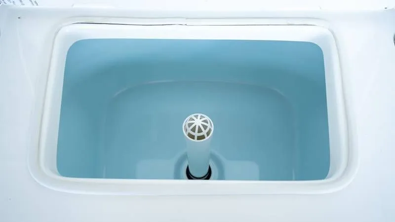 Slide: The Image of Robalo R160 Center Console 2025 - 6