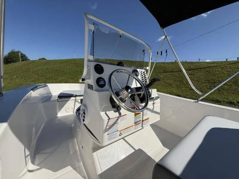 Slide: The Image of Robalo R160 Center Console 2025 - 61