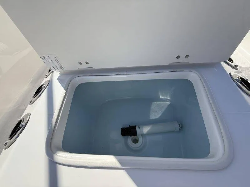 Slide: The Image of Robalo R160 Center Console 2025 - 65